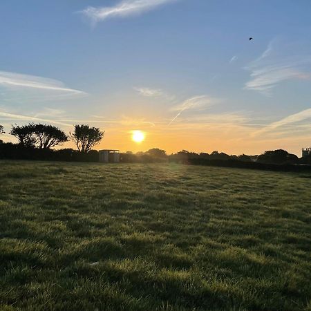 Trevena Cross Glamping & Camping 赫尔斯顿 外观 照片