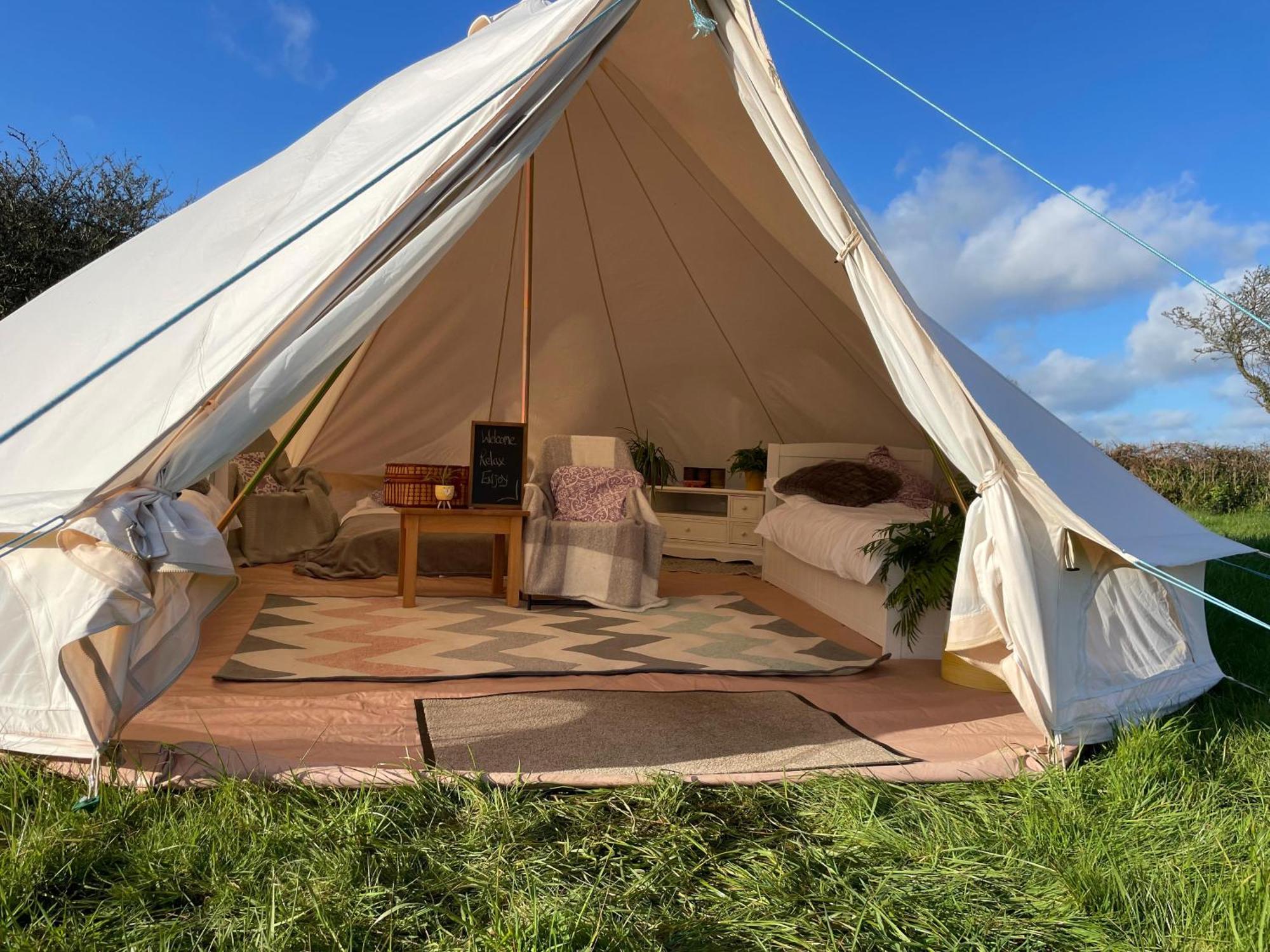 Trevena Cross Glamping & Camping 赫尔斯顿 外观 照片